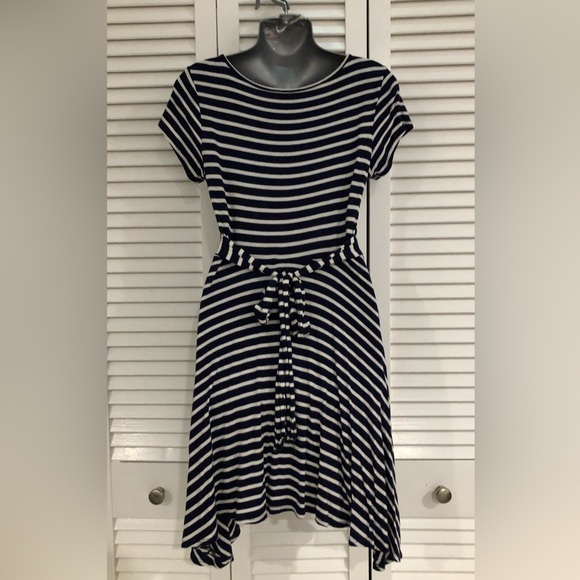 Alya from Francesca‘s collections navy blue and white striped mini dress - Picture 3 of 4